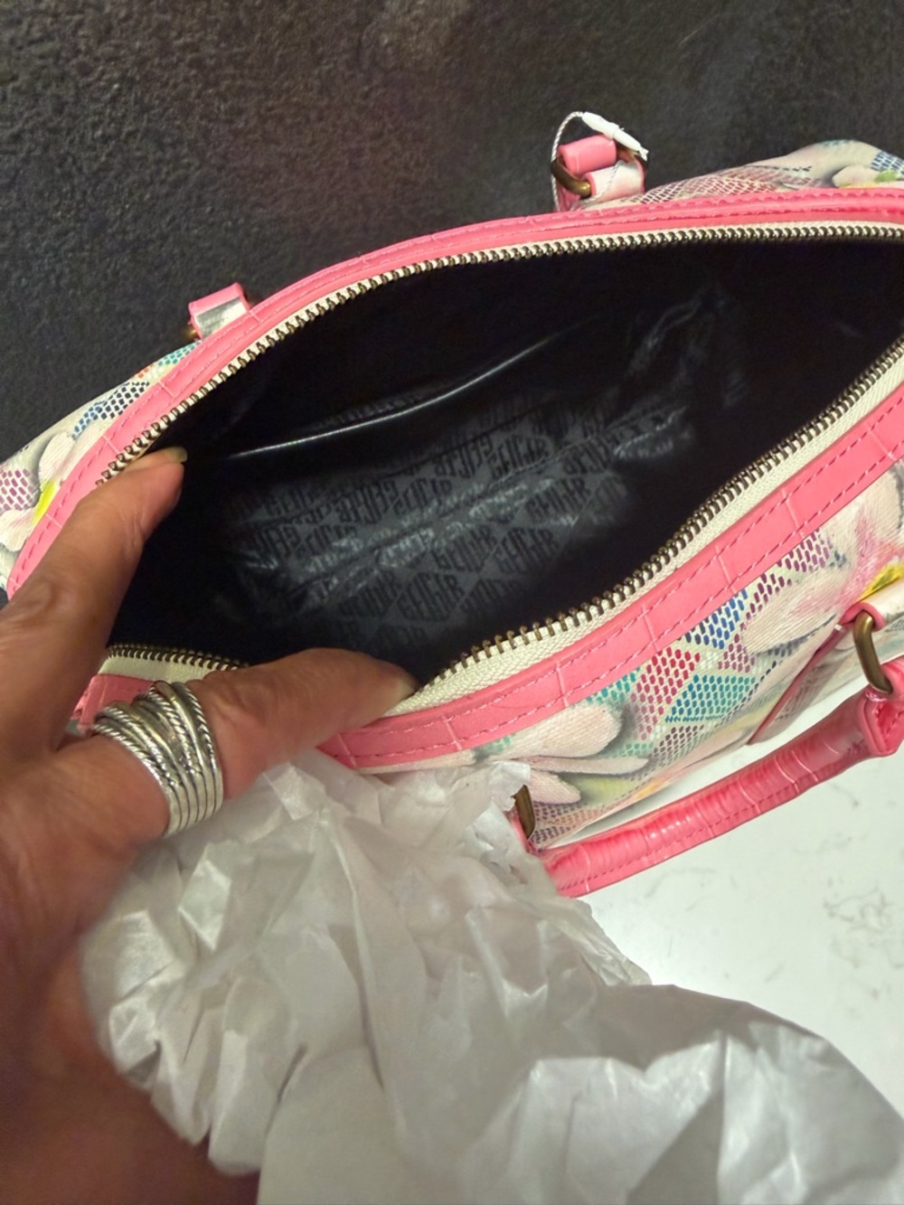Kurt Geiger Duffel Crossbody Bag. NEW with Tags . - Picture 8 of 9